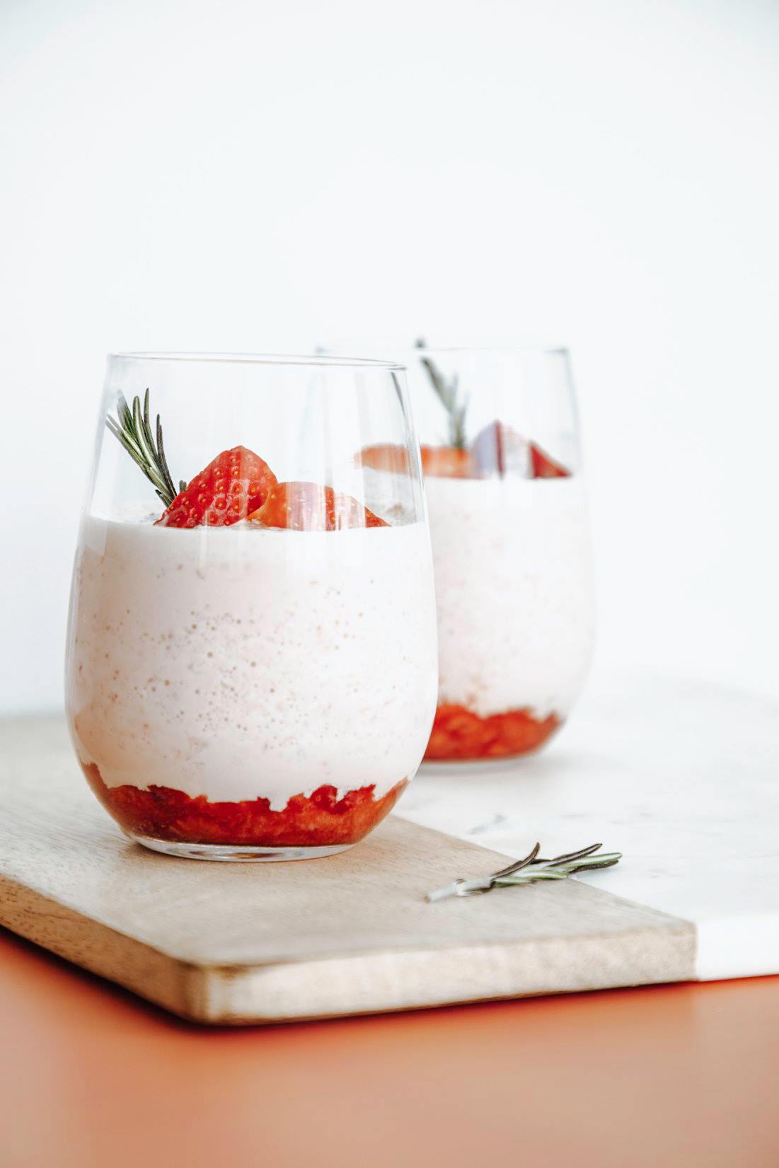 strawberry-smoothie-food-styling