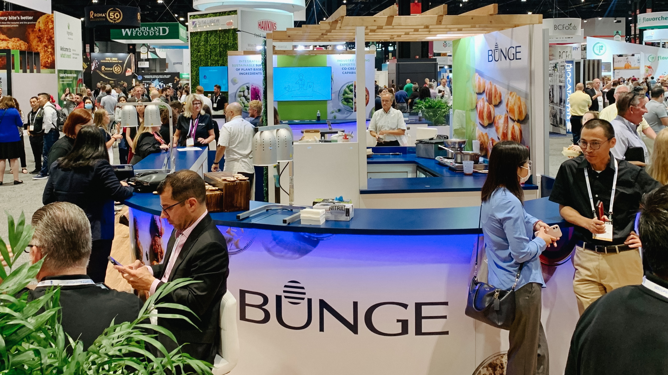 bunge_protein_ingredients_trade_show_booth_design_trade_show_strategy_expo_west_2023_attendees