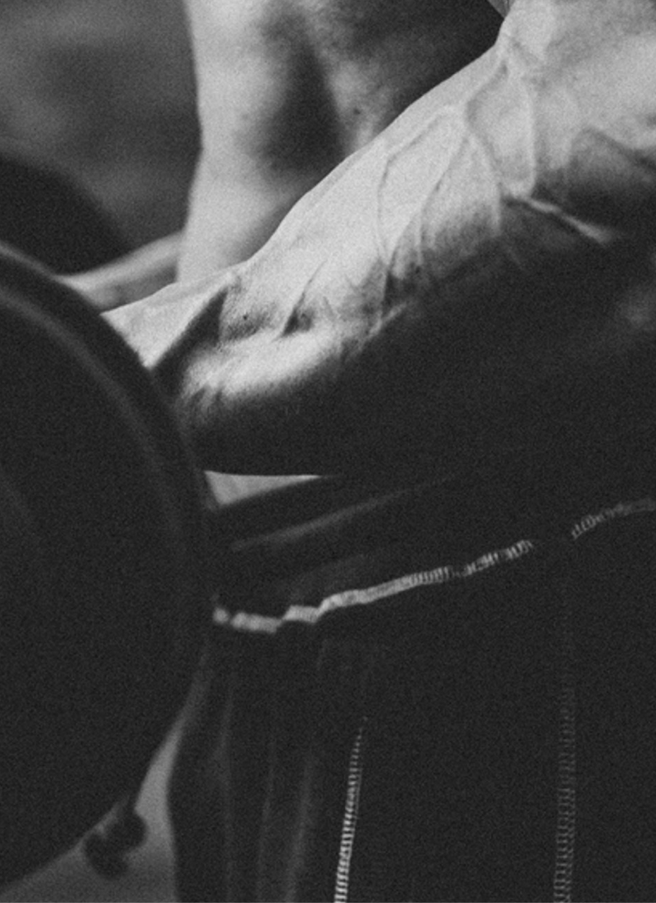 Kinetiq_visual_identity_branded_ingredient_food_and_beverage_branding_man_lifting_weights